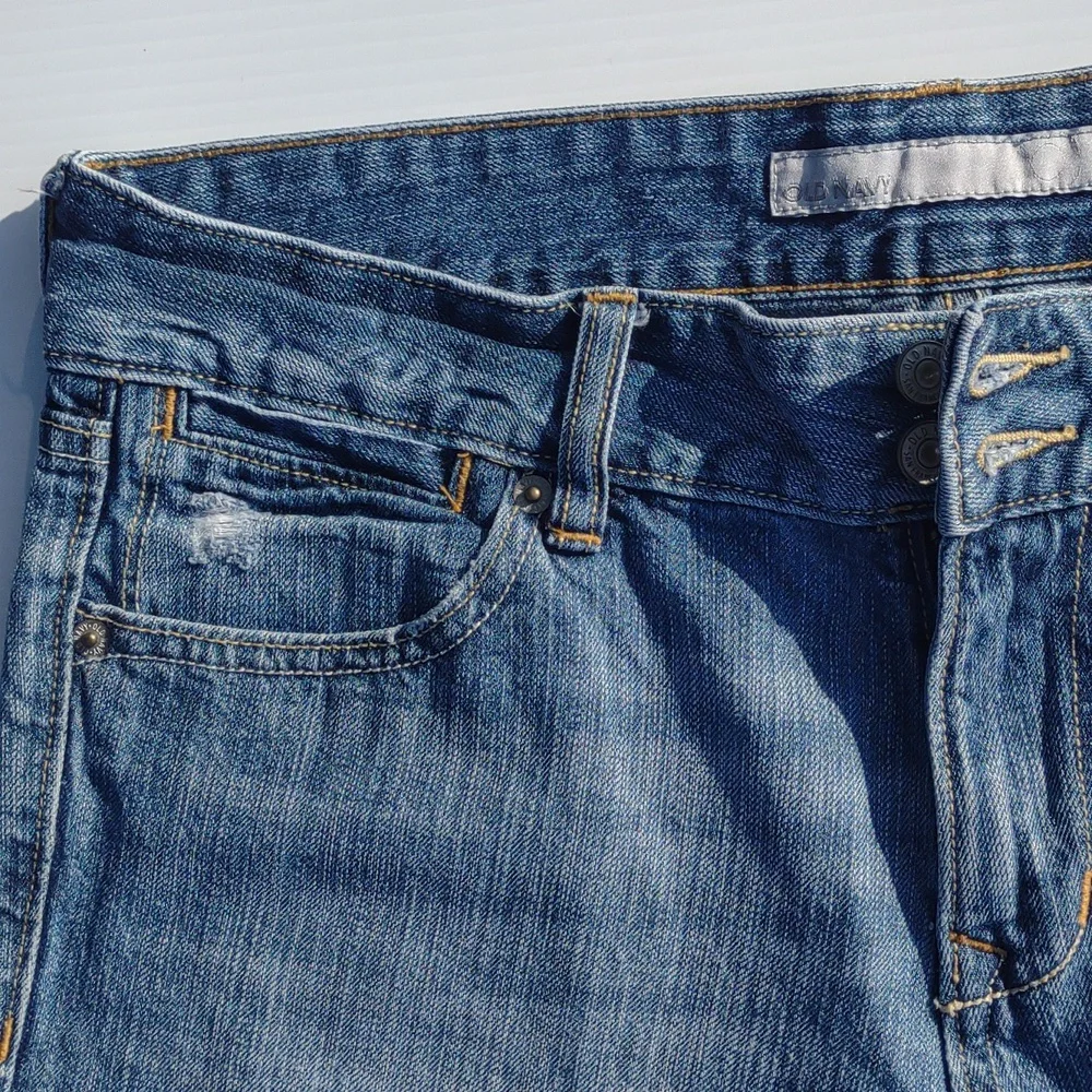 🌜OLD NAVY Mid-Rise Distressed Shorts in Medium Dark Wash - Picture 7 of 16